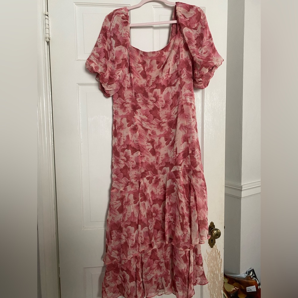 Beautiful Mila Mae midi floral dress in XL in the color pink ivory